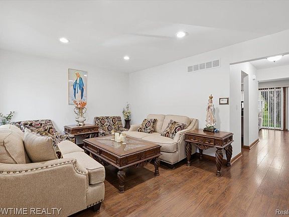 5th image of 14132 Merriweather St