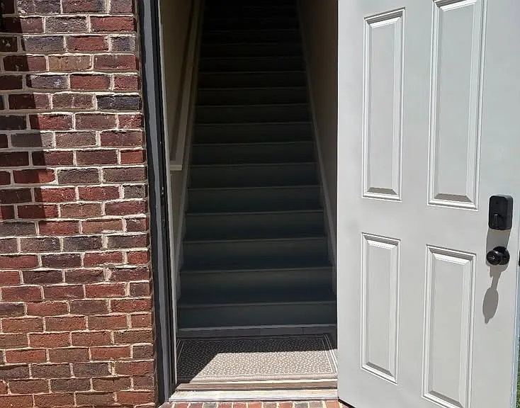 Stairway to Heaven - Completely remodeled one-bedroom, full bath, large living room, modern kitchen.