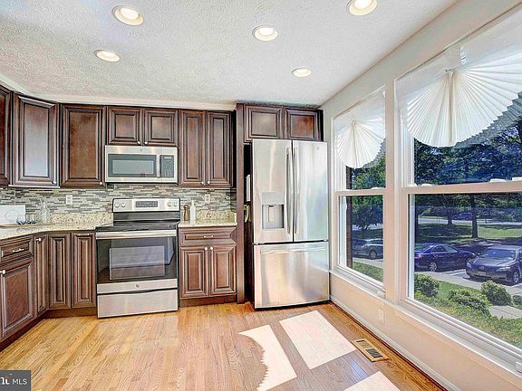 5th image of 31 Ballinger Ct