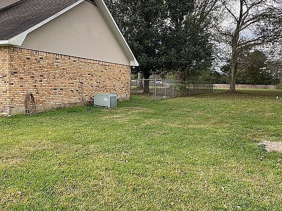 3rd image of 8881 Graves Dr
