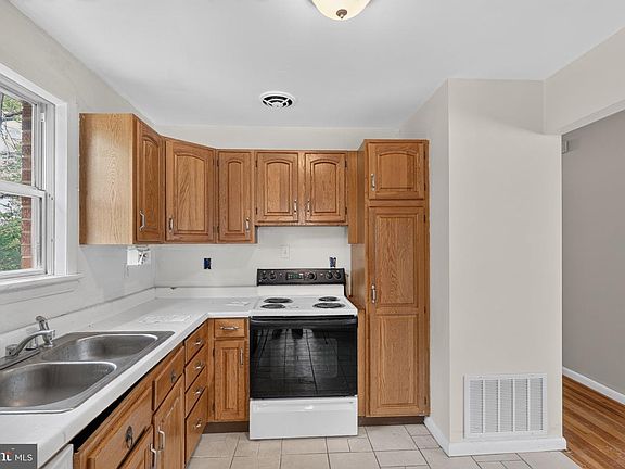 3rd image of 5711 Old Temple Hill Rd
