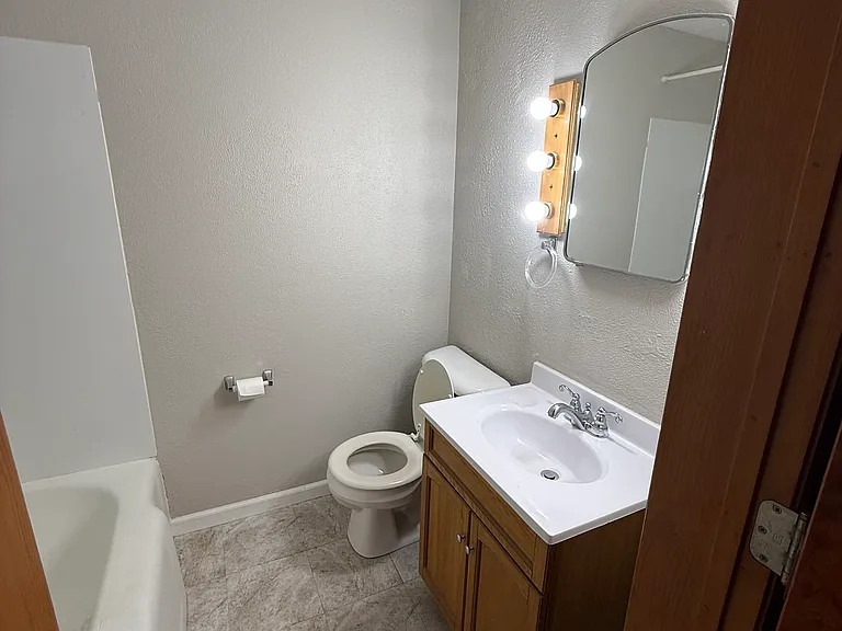 708 Pines Rd — Photo 4