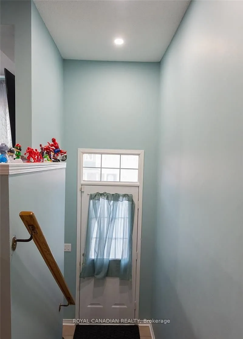 3 bed, $3,000 — Photo 2