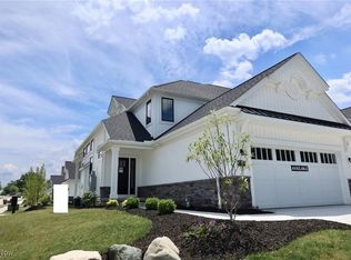 71 Winchester Dr, Akron, OH 44333