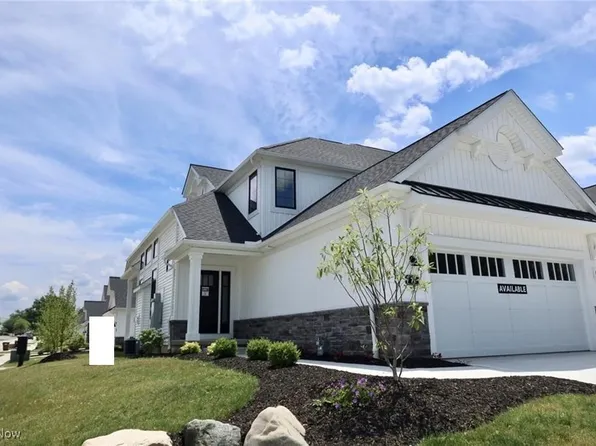 71 Winchester Dr, Akron, OH 44333
