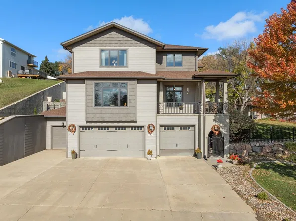 2308 7th Ave NW, Minot, ND 58703