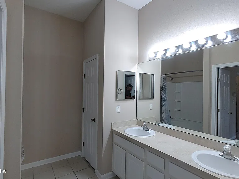 5976 Pavilion Dr — Photo 22