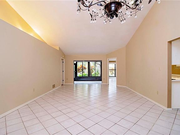 5th image of 4768 Oak Forest Dr W #68
