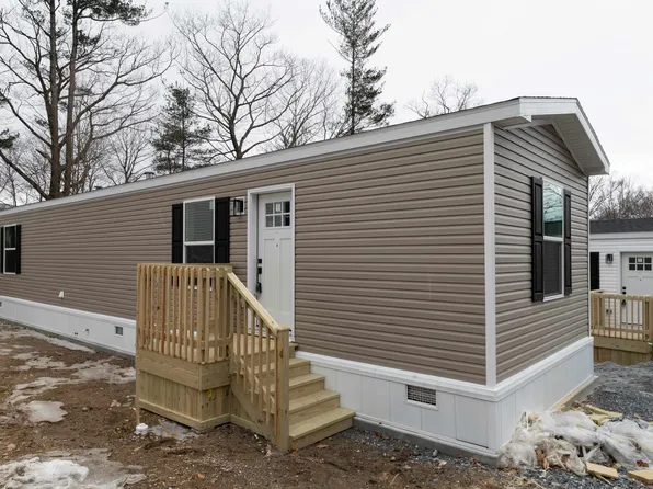72 Ethans Way, Bennington, VT 05201