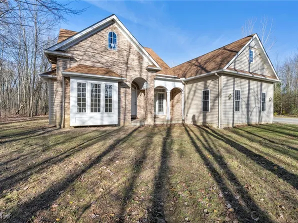 8417 Chatham Rd, Medina, OH 44256