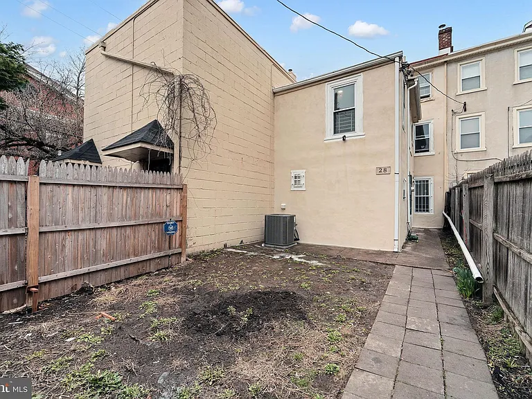 28 W Airy St — Photo 35