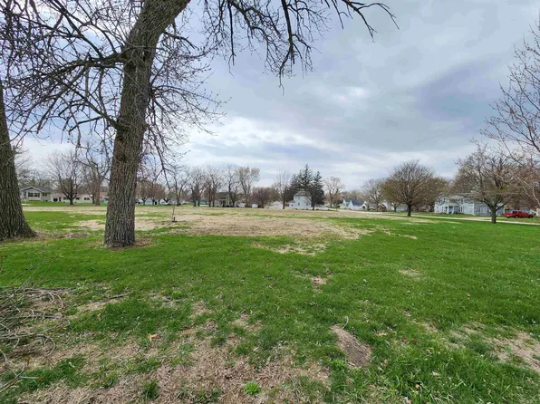 1601 Grand Ave #6-4, Emmetsburg, IA 50536