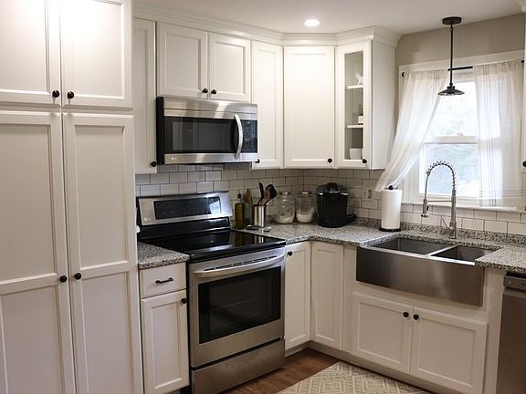 2nd image of 62 Meadow Wood Dr