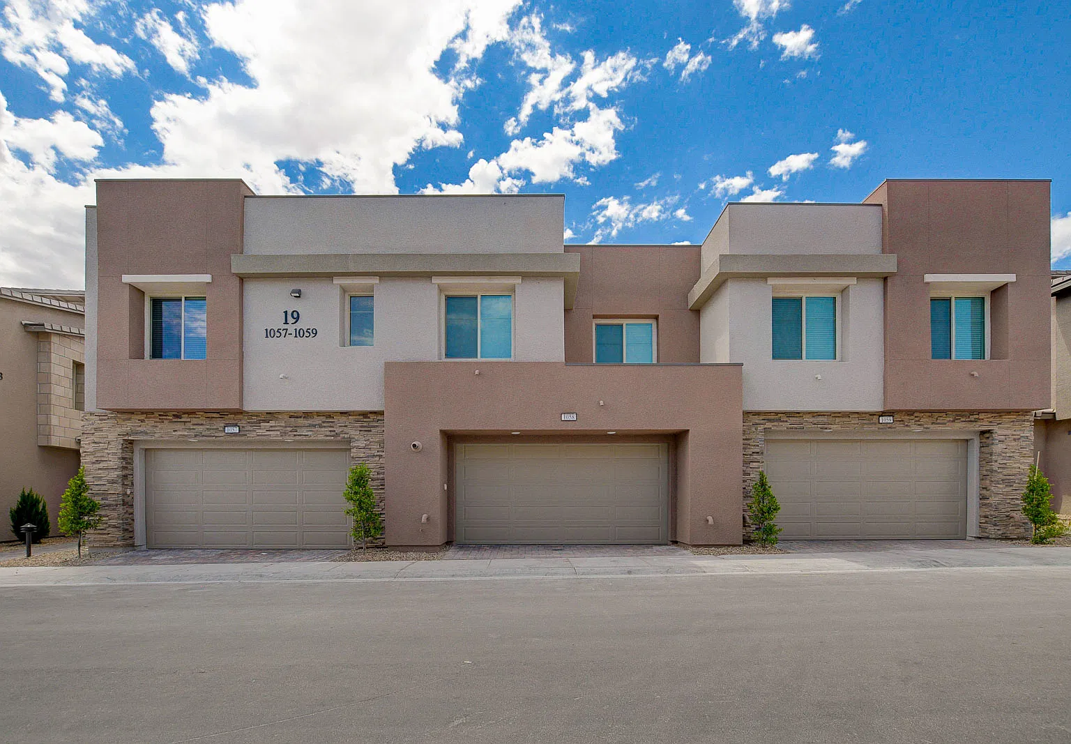 4 bed, 1956 sqft, $2,750 — Photo 2