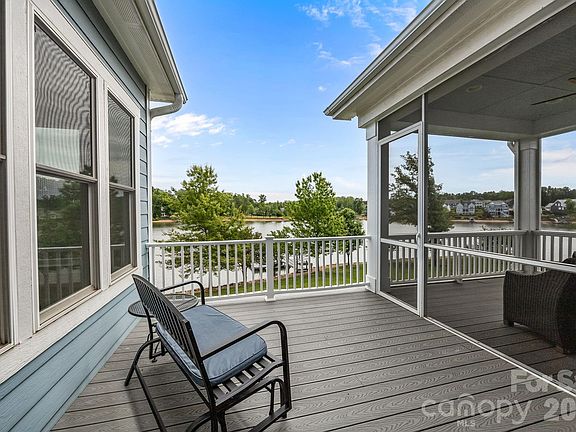 2nd image of 122 Sisters Cove Ct