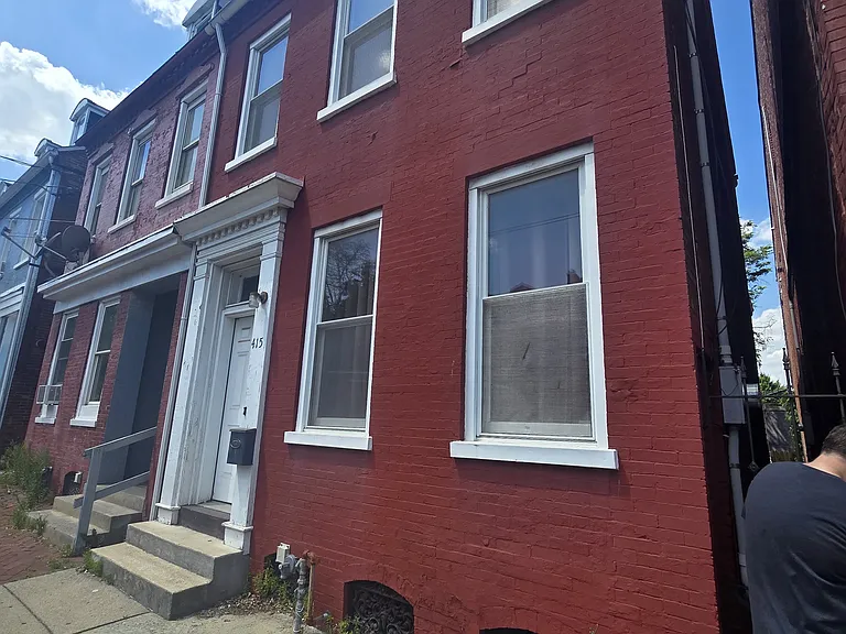 415 W King St — Photo 3
