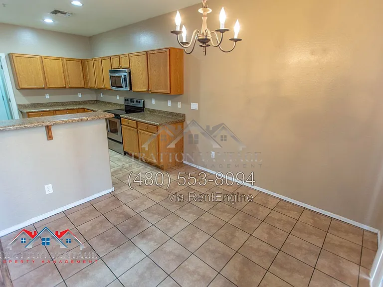 1423 N 81st Ave — Photo 11