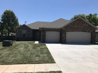 1912 E Maricopa Ave, Ozark, MO 65721