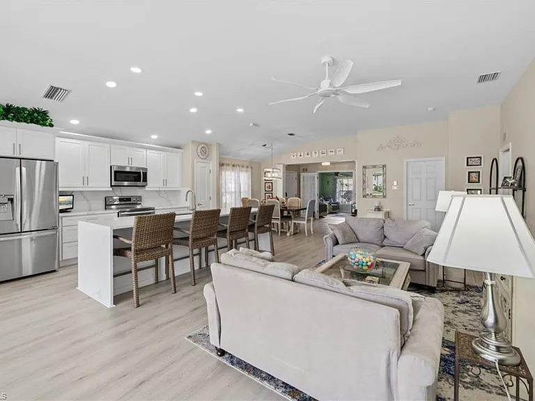 10020 Horse Creek Rd — Photo 2