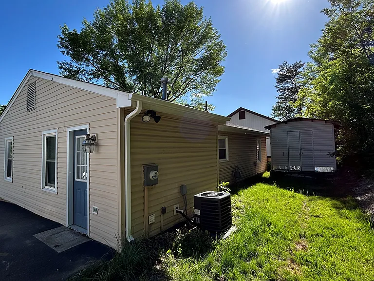 8367 Robin Lynn Rd — Photo 10