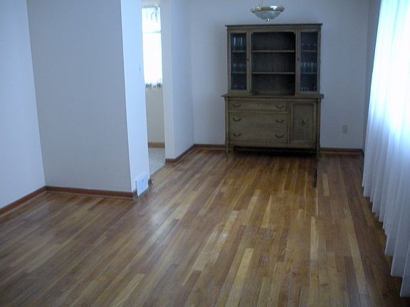 2nd image of 15995 Muskingum Blvd