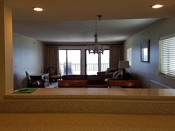 5th image of 554 Coral Ct Unit 712