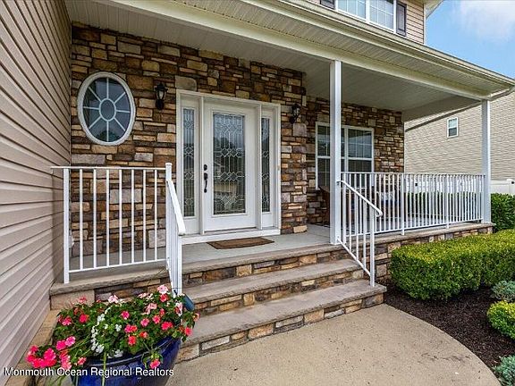 2nd image of 12 Karen Ct