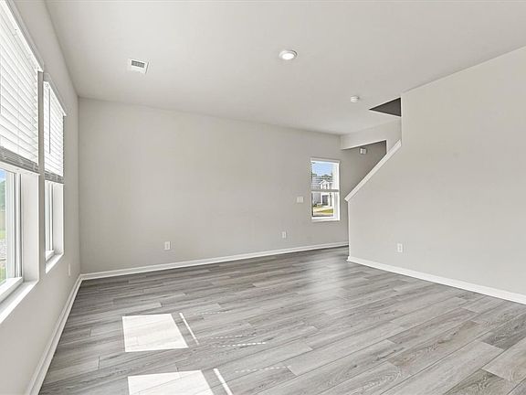 5th image of 102 Fair Cross Cir