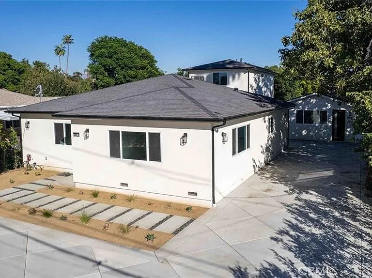 6842 Cedros Ave — Photo 25