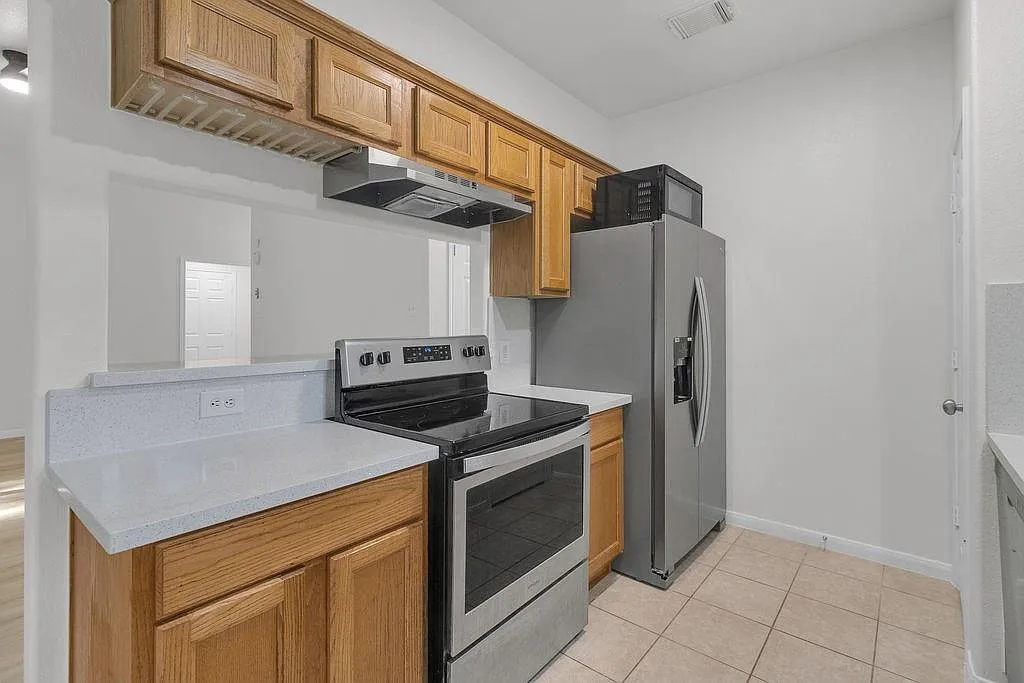 3 bed, 2.0 bath, 1262 sqft, $1,700 — Photo 4