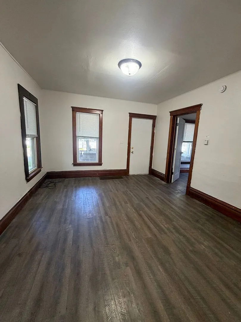 3 Bedroom 1 Bathroom Single Family Home — Photo 2