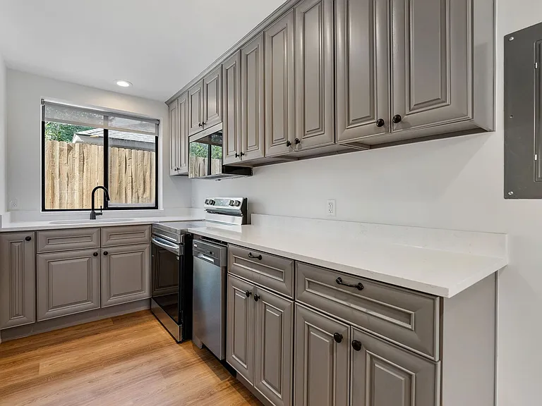 1016 E 900 S — Photo 10