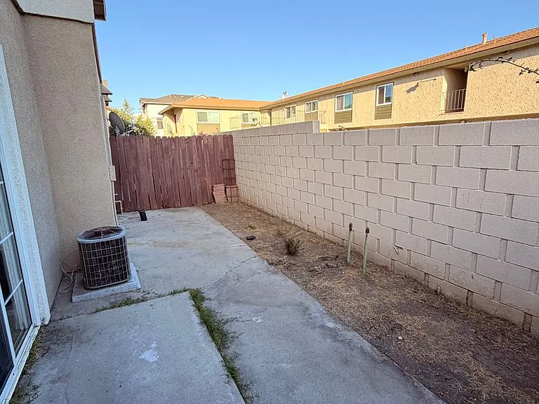 5762 Rostrata Ave — Photo 37