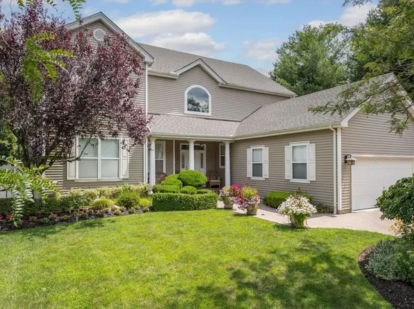 27 Mcgovern Drive, Melville, NY 11747