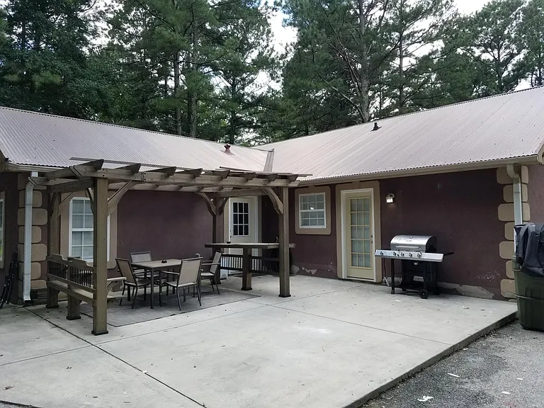 283 Tyrone Rd — Photo 3
