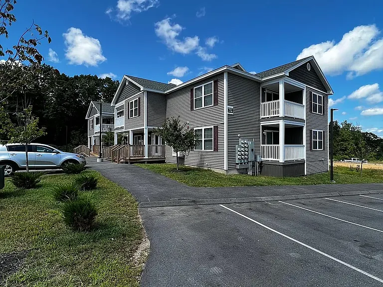 Sanford Pointe — Photo 2