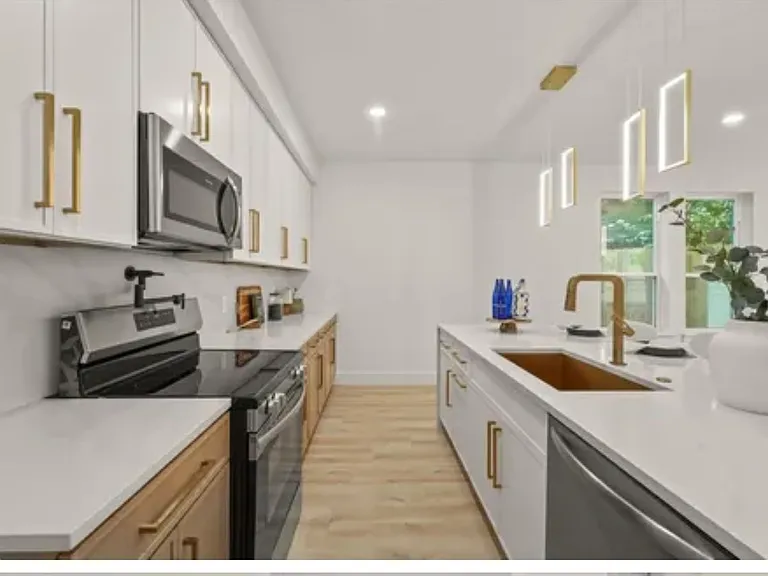 1336 Compton St — Photo 2