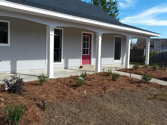 3rd image of 128 N Chestnut Dr