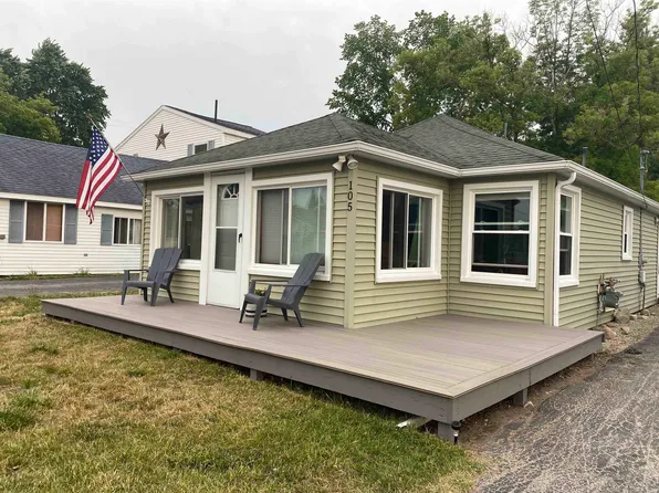 105 Wells St, Houghton Lake Heights, MI 48630