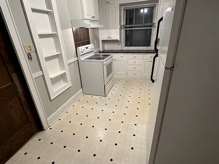 1844 Grand Ave — Photo 11