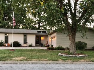 1717 Linda Ln, Olney, IL 62450