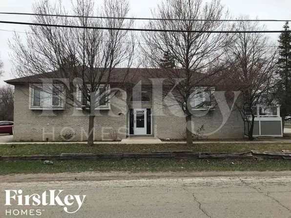 100 S Dilger Ave, Waukegan, IL 60085