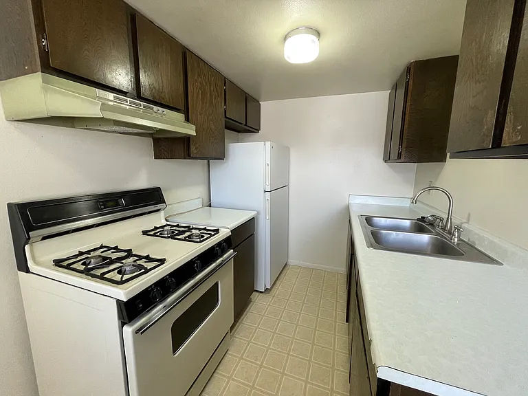 624 N Main St — Photo 9