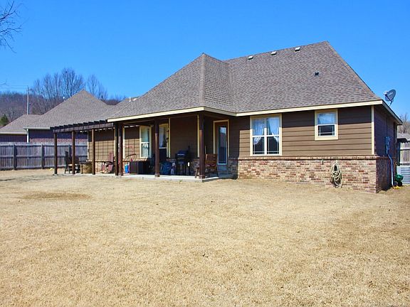 3rd image of 4095 Highland Dr