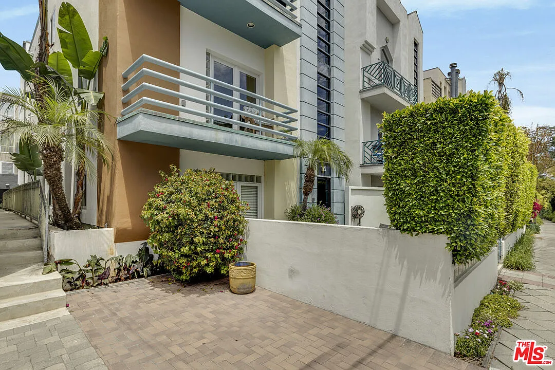 3 bed, 2.5 bath, 1650 sqft, $6,500 — Photo 3