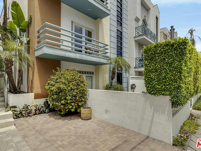 115 Galleon St #B — Photo 3