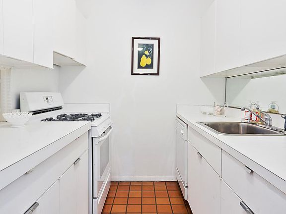 4th image of 330 E 33rd St APT 12C