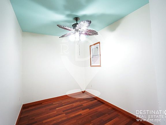 3rd image of 1035 40th St #2