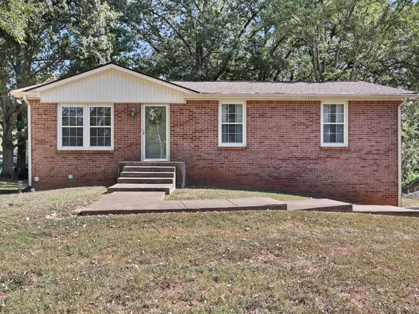 323 Forest Hills Dr, Clarksville, TN 37040