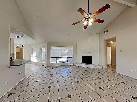 5th image of 404 Quail Hollow Dr